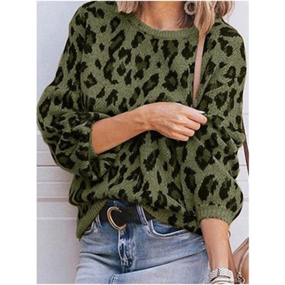 Sweaters - Leopard print crew neck pullover sweater - OLIVE
